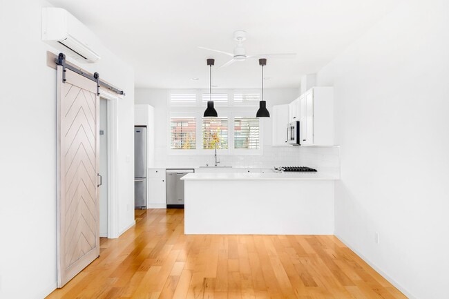 Photo - Gem in  Beacon Hill Neighborhood