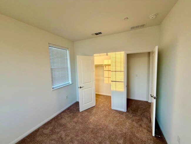 Photo - 1570 Pinchot Dr