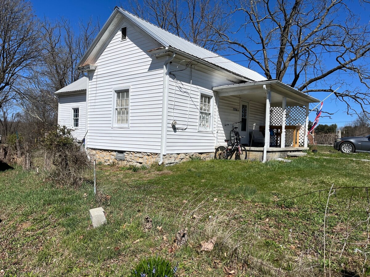 Photo - 308 Giles Rd