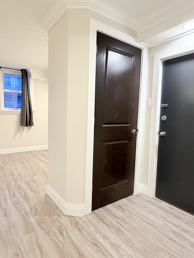 Photo - 1495 Gladstone Ave Unit 102