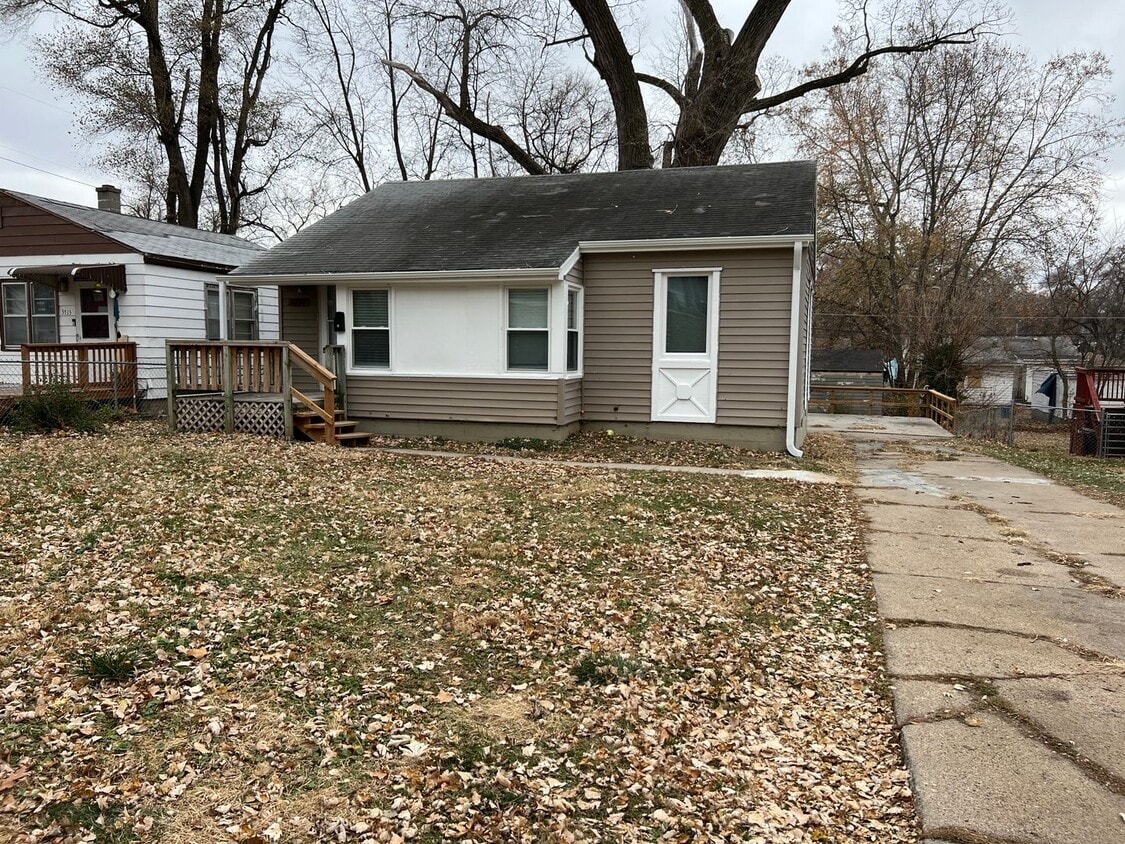 Fully Remodeled 2 Bed 1 Bath!! - Fully Remodeled 2 Bed 1 Bath!!
