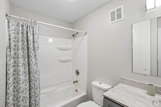 1BR, 1BA - 627SF - Bathroom