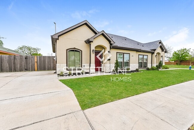 Beautiful Open Concept 2 Bedroom - Beautiful Open Concept 2 Bedroom House