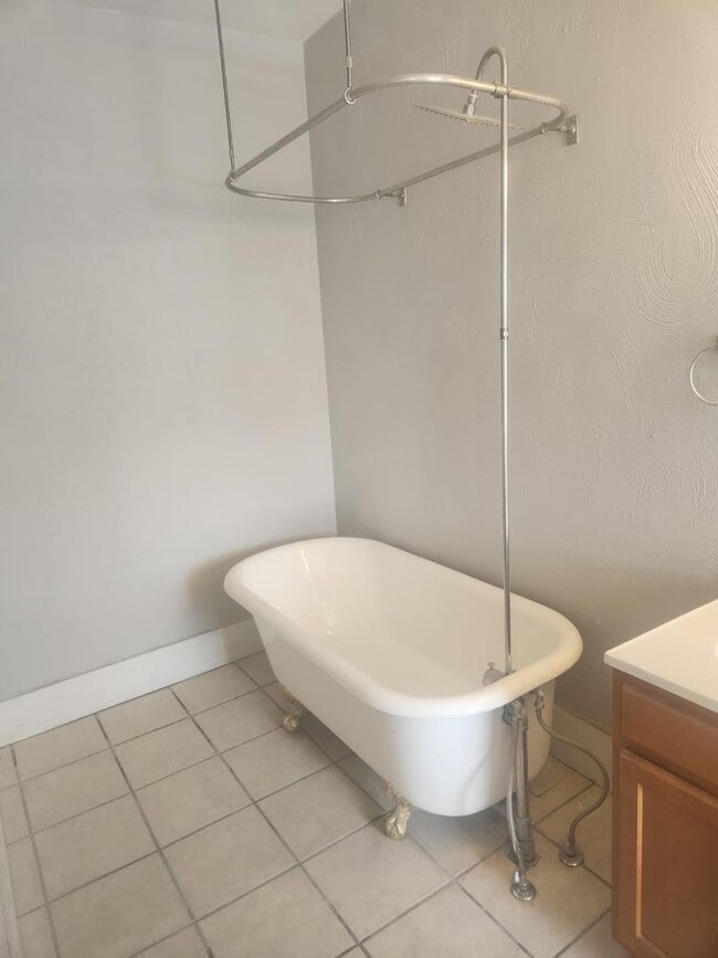 Photo - 1608 Lowrie St Unidad #3