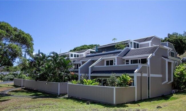 Building Photo - Spacious, Fully Renovated, 3 bedroom 2 bat...