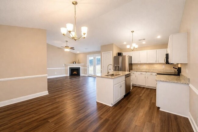 Photo - 207 Manitou Way