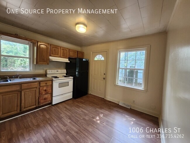 Photo - 1006 Charles St