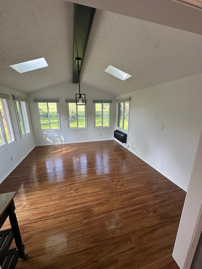 Photo - 221 Wedgewood Dr