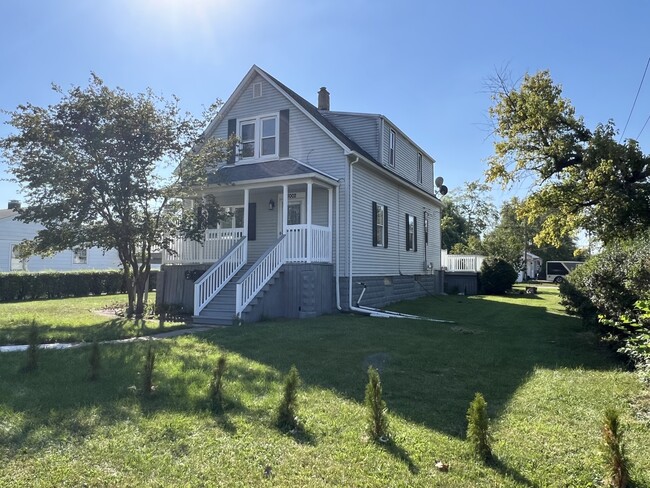 Building Photo - 3002 Green St Unit 2