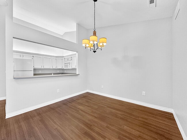 Photo - Beautiful 2 Beds 2 Baths Villa w/ Sunroom