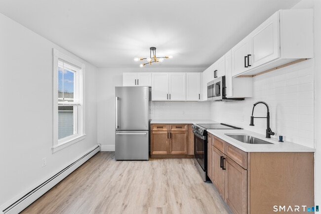 Building Photo - 30 Anthony St Unit A