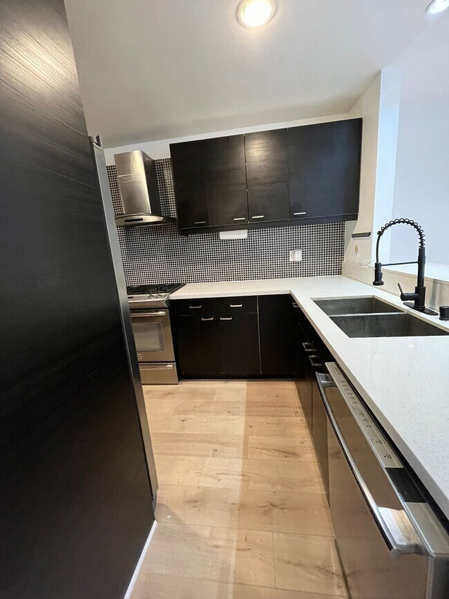 Photo - 358 S Gramercy Pl Unit Renovated Top-Floor 2BR/2