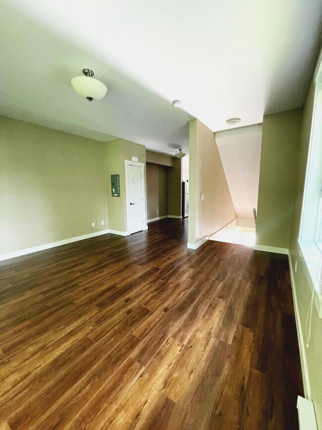 110-110 Baxter Ave