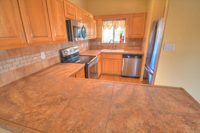 10028 Del Chaparral Ct NE