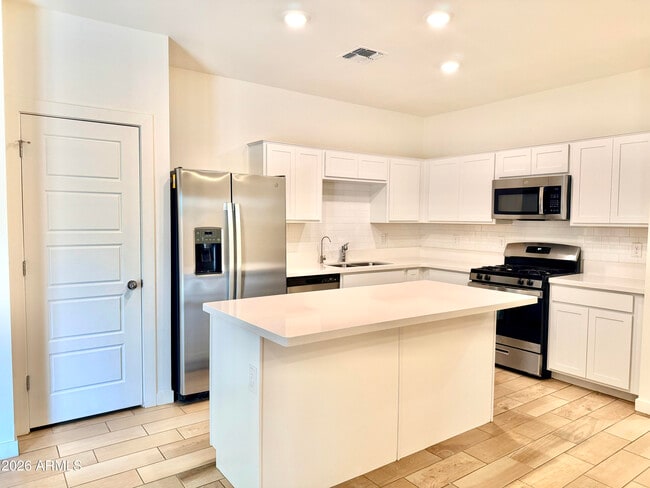 Photo - 948 E Wiley Way