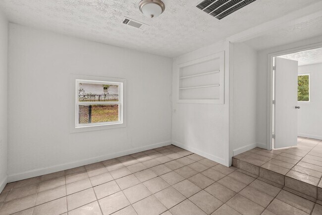 Photo - 253 John Morris Ave