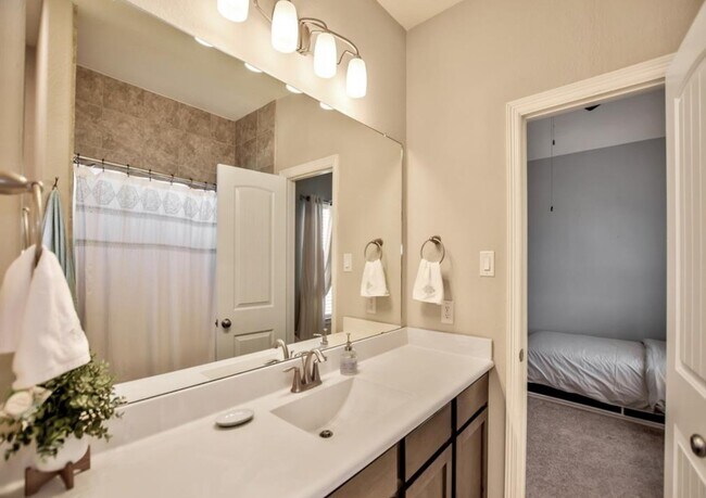 Photo - 12265 Oxford Cres Cir