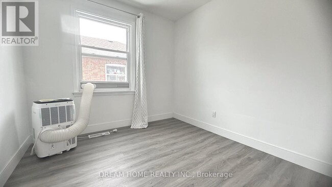 Photo - 83 Cornwallis Dr