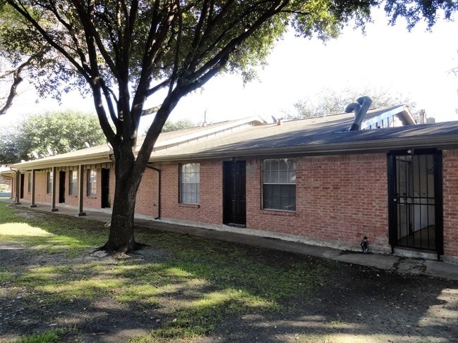 Photo - Tompkins Green Apartments