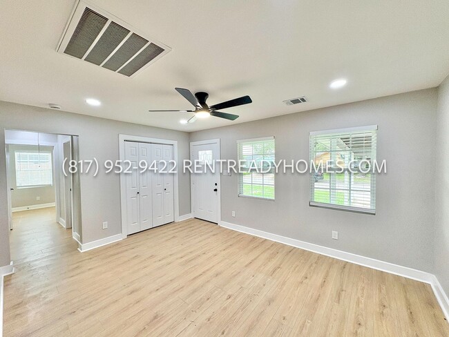 Photo - 6334 Feldspar St