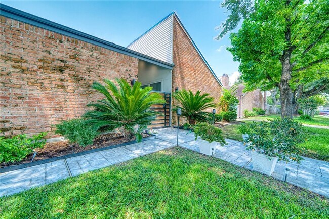 Photo - 7606 Portal Dr