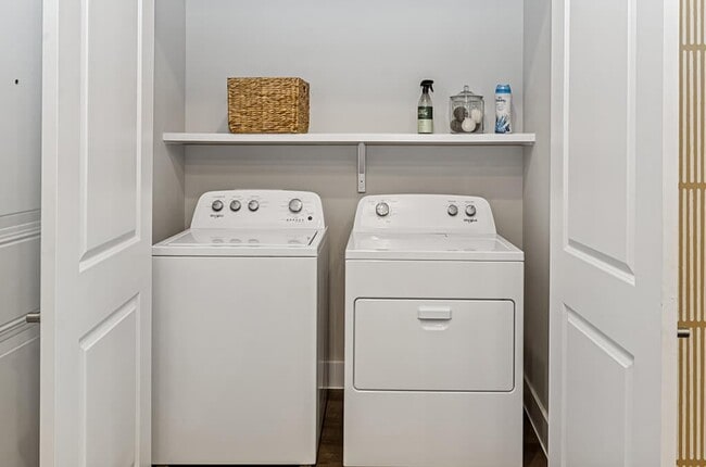 The Waylon Apartments & Townhomes