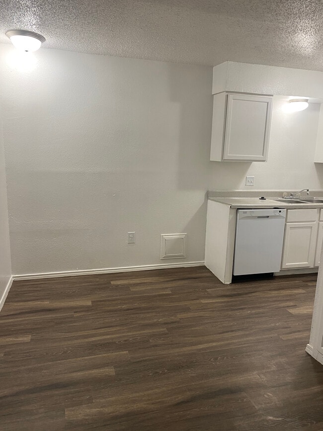 The Ivy Apartments