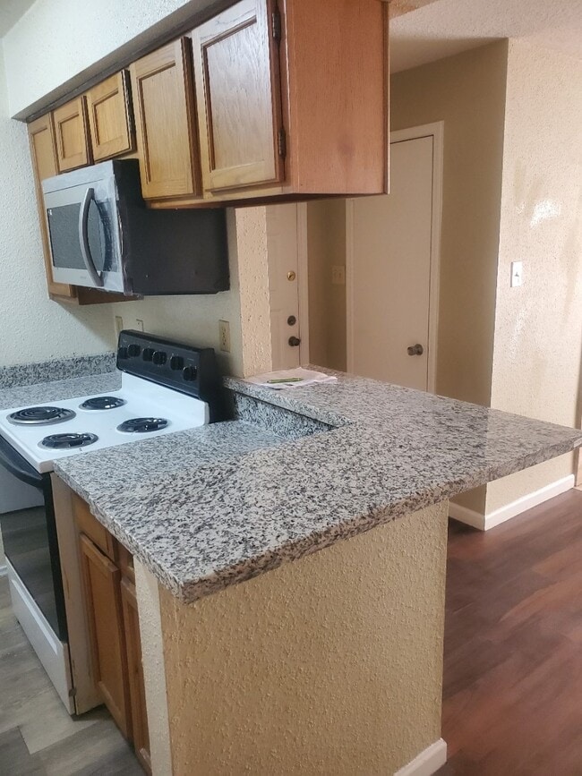 Building Photo - 9700 Leawood Blvd Unit 816 Rental