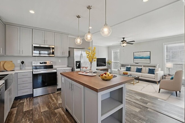 Building Photo - 1605 American Dr