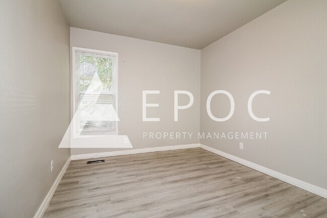 Photo - 704 Tiffin Ave
