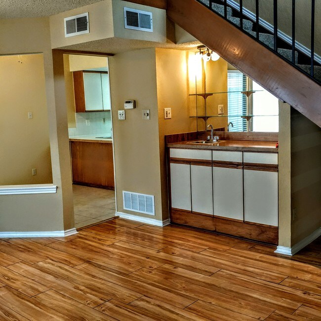 Photo - 18040 Midway Rd