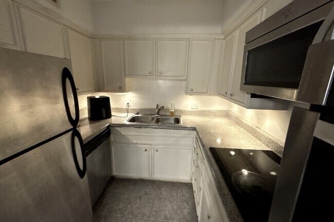 Photo - 2600 Bellefontaine Unit A10