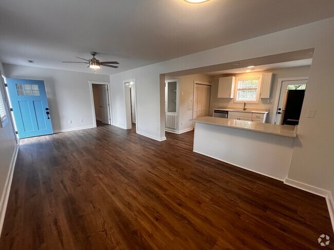 Building Photo - 930 Battery Ave Rental