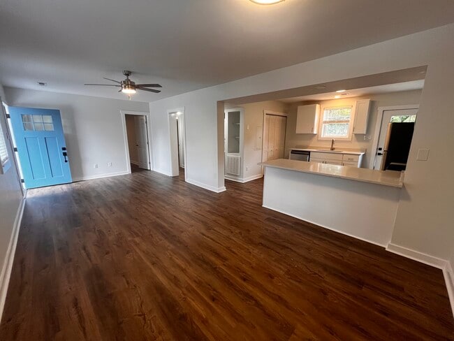 Building Photo - 930 Battery Ave Rental