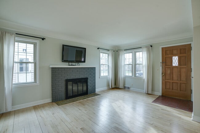 Photo - 3748 Perry Ave N