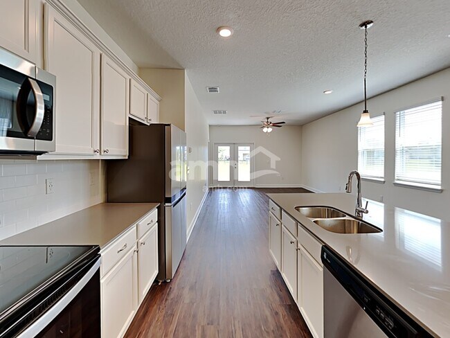 Photo - 2112 Saffron Walden Drive