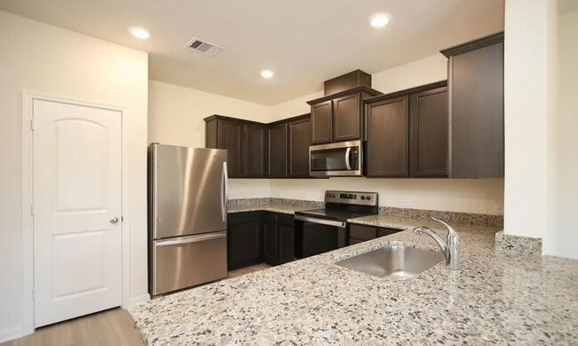 Photo - 549 Bains St