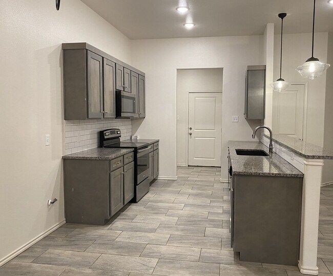 Photo - Don't miss out on this move in special of ...