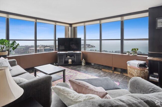 Building Photo - 2 bedroom in Chicago IL 60613 Unit 2410 Rental