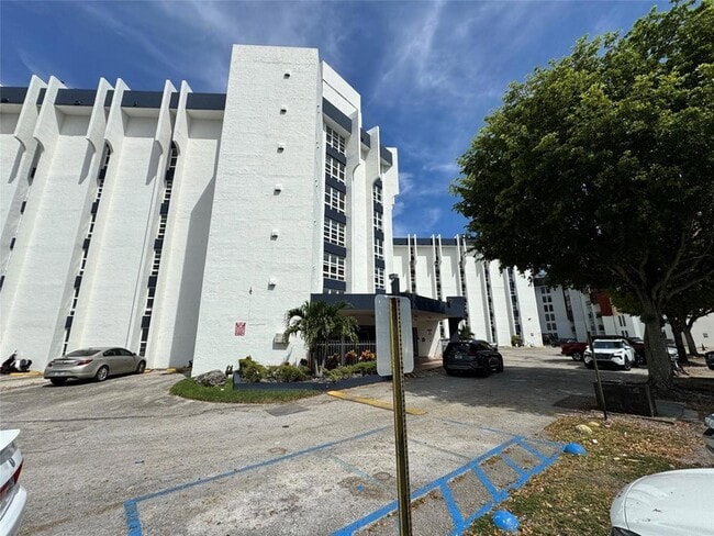 Building Photo - 9688 Fontainebleau Blvd Unit 211 Rental