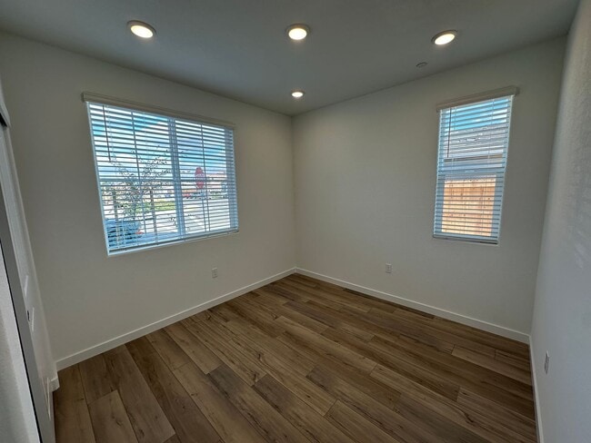 Photo - Gorgeous 5 bedroom, 3 Bath / Downstairs Bed and Bath