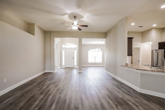 Photo - 506 W Leah Ct