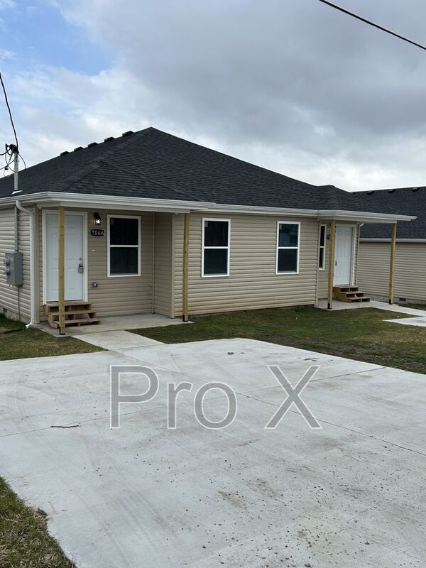 Photo - 714 Columbus St