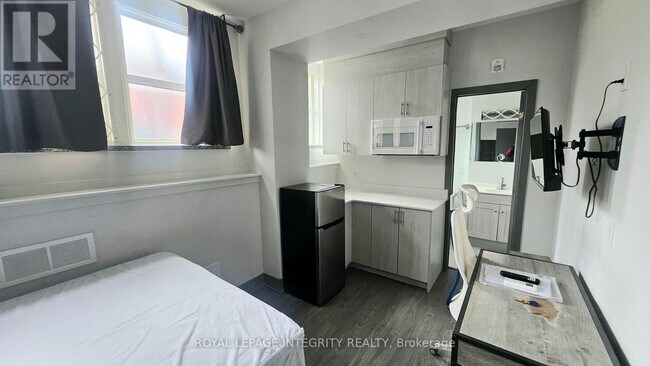 Photo - 61 Parent Ave Unit S08