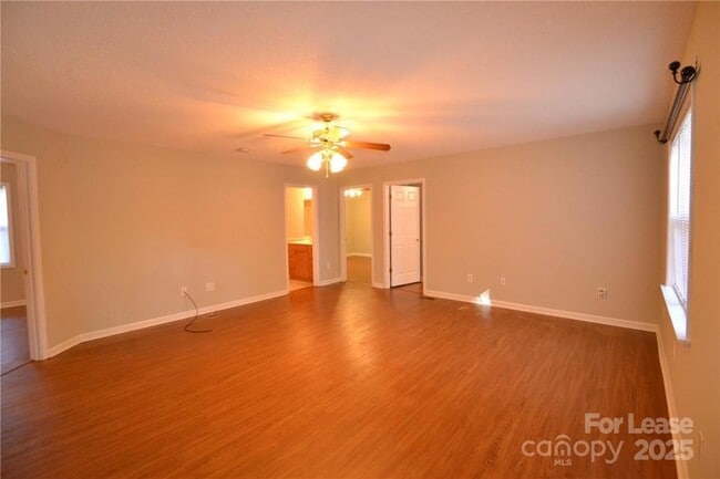 Photo - 1212 Beechwood Dr