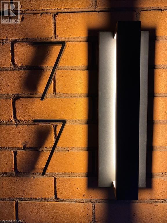 Photo - 77 Barton St E