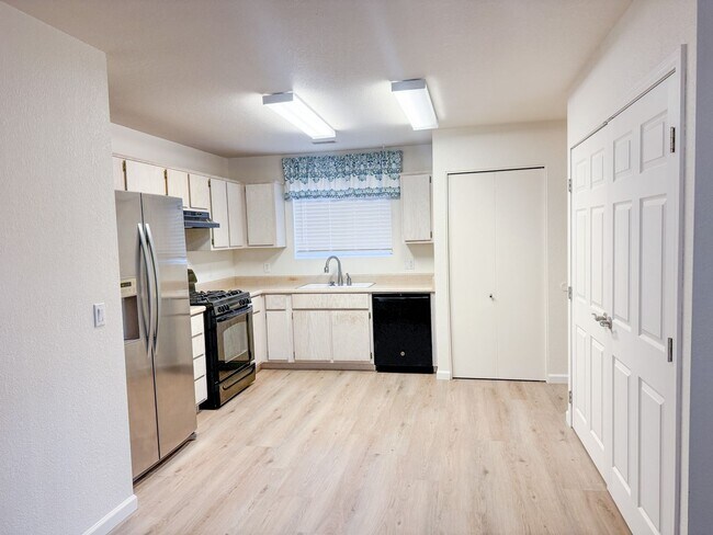 Photo - HOUSE-RIMROCK- GREENHOUSE/SHED INCLUDED