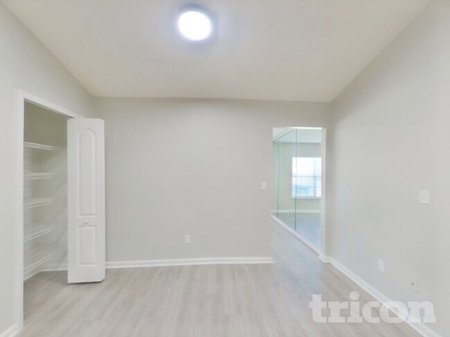 Photo - 6676 Southern Oaks Dr