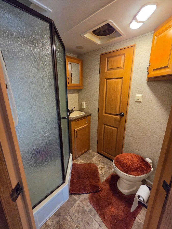 Photo - 18484 Thomas St