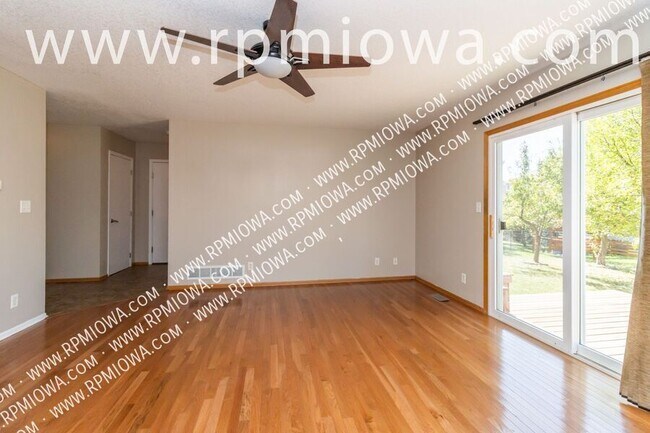 Photo - 770 SE Harper Dr